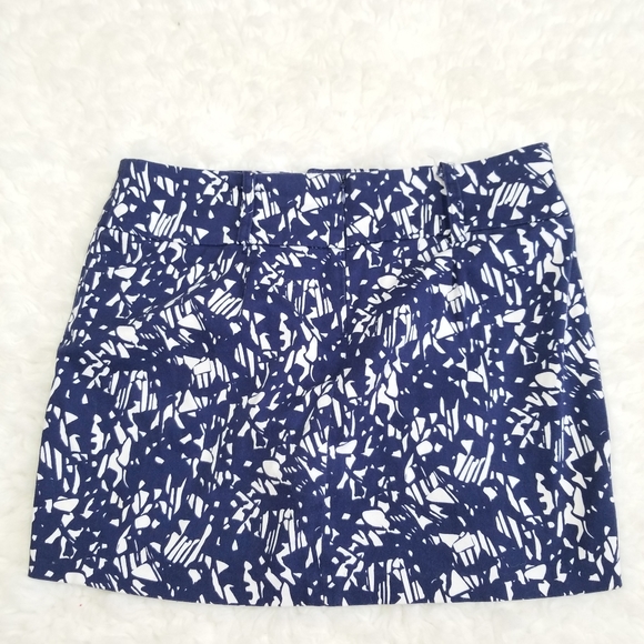 Forever 21 blue and white pattern mini skirt. M - Picture 2 of 9